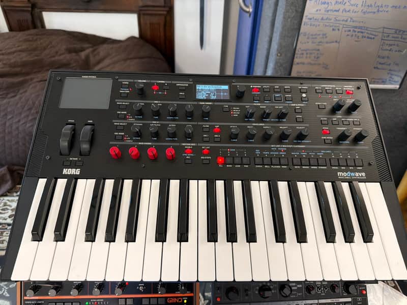Korg Modwave 37-Key Wavetable Synthesizer