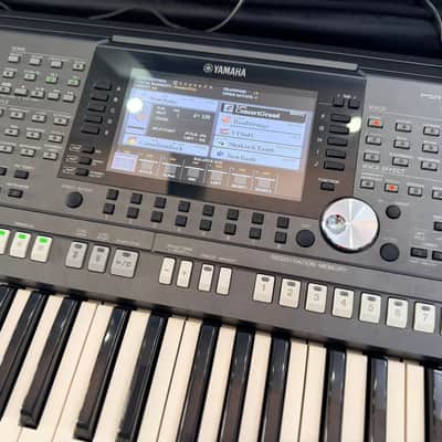 Yamaha PSR-S970 61-Key Arranger Workstation Used image 5