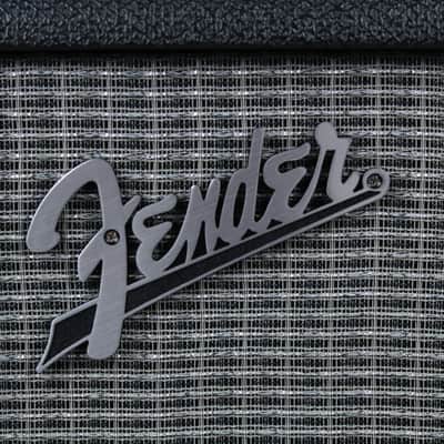 Fender® Rumble 100 Electric Bass Guitar Amplifier 100 Watt 1 x 12 Combo Amp image 11
