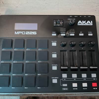 Akai MPD226 2015 - Present - Black image 1