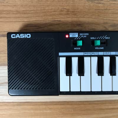 Casio PT-12 Vintage 1980's Mini Key Synthesizer - Black image 2
