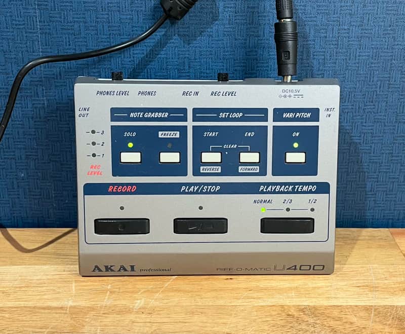 【極美品】AKAI Professional RIFF-O-MATIC U400 Akai U400 Riff-O-Matic Variable Tempo Phrase Lo-Fi Sampler