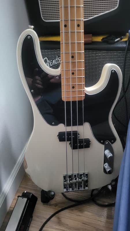 Fender Artist series Mike Dirnt 2022 - Roadworn image 1