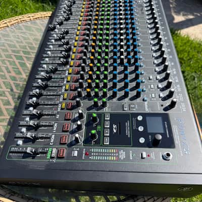 Mackie Onyx24 24-Channel Analog Mixer with Multitrack USB 2021 - Present - Dark Gray image 4