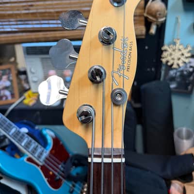 Fender Mike Dirnt Artist Series Signature Precision Bass 2004 - 2014 - Vintage White image 4