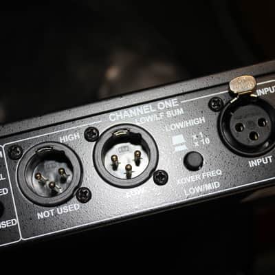 dbx 223xs Stereo 2-Way / Mono 3-Way Crossover (XLR) image 7