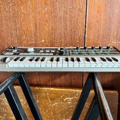 Korg Microkorg Synthesizer/Vocoder w/ mic power supply image 10