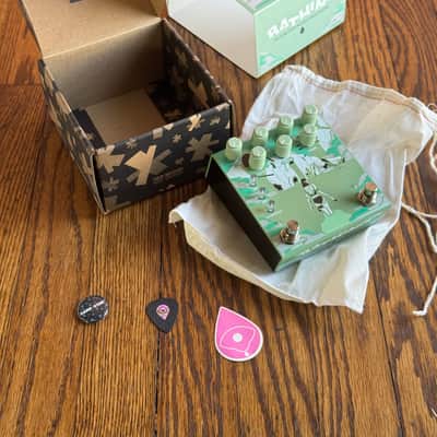 Old Blood Noise Endeavors Bathing Liminal Delay 2025 - Present - Green image 2