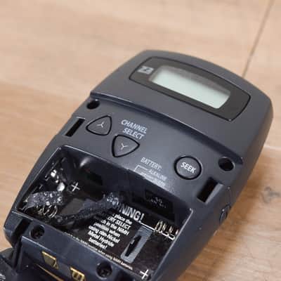 Listen Technologies LR-400 Portable Display RF Receiver (church owned) CG00KSP image 6