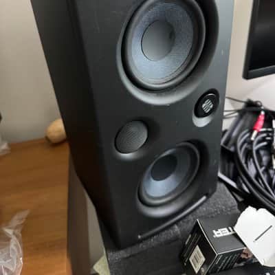 PreSonus Eris E44 2-Way Dual 4.5" Active Studio Monitor (Single) 2015 - Present - Black image 2