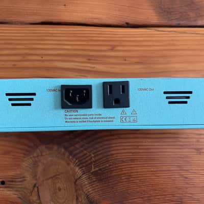 Walrus Audio *LIMITED EDITION* Phoenix 120V Clean Power Supply image 3