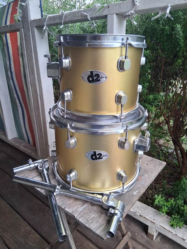 ddrum D2 10" and 12" toms with suspension rods image 1