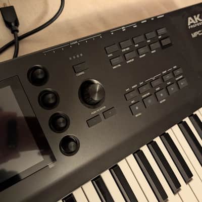 Akai MPC Key 61 Standalone Workstation Synthesizer 2022 - Present - Black image 3