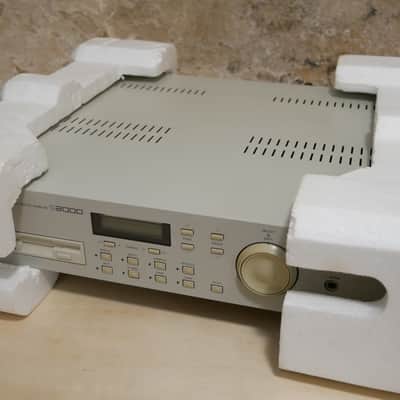 Akai • S2000 Sampler (1995) *Complete in Box* w/floppies image 3