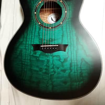 DEAN Exotica Quilt Ash acoustic electric GUITAR Trans Blue Satin w/ Dean Case - B-Stock image 3