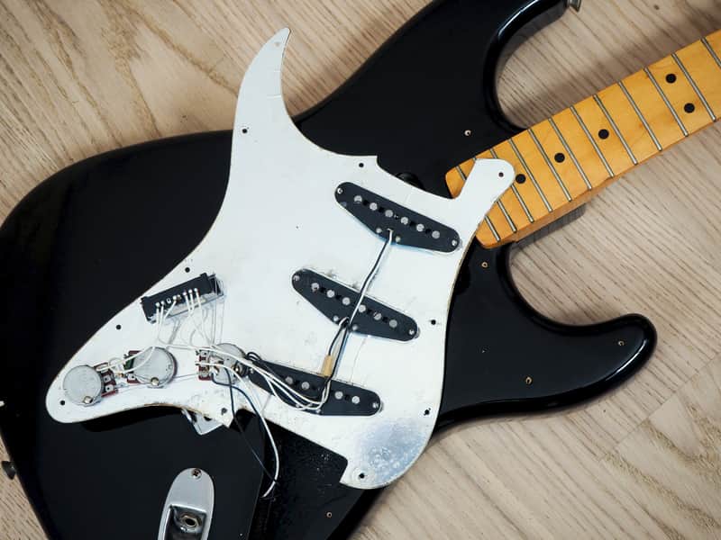 1986 Fender Stratocaster '72 Vintage Reissue Guitar Black Japan