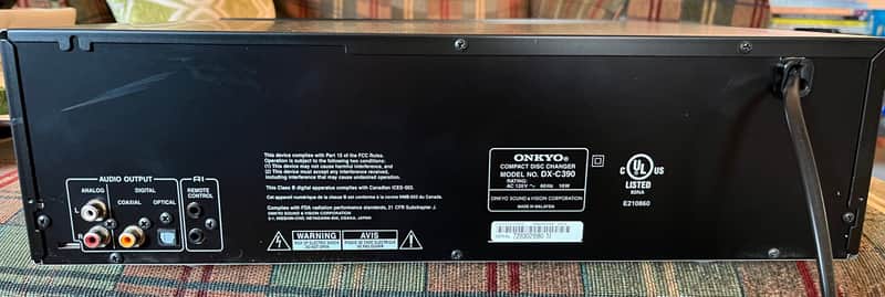 Onkyo Onkyo DX-C390 is a 6-disc CD Changer 2012 - Black image 1