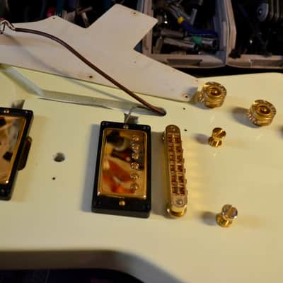Gibson Explorer White image 10