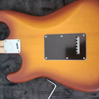 Fender Performer 2024 - Spruce - Honey Burst image 8
