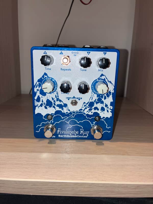 EarthQuaker Devices Avalanche Run Stereo Reverb & Delay with Tap Tempo V2