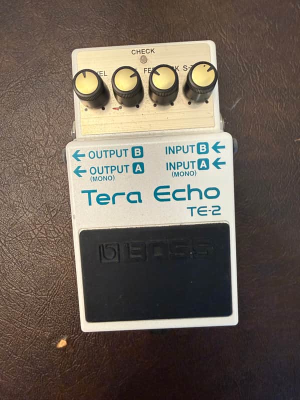 Boss TE-2 Tera Echo