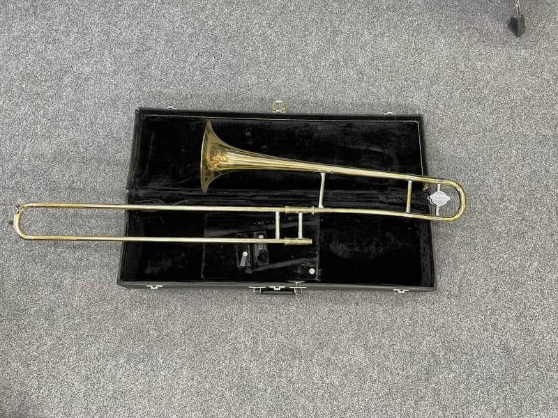 Holton Collegiate TR602 Trombone W/Case and mouthpiece image 1