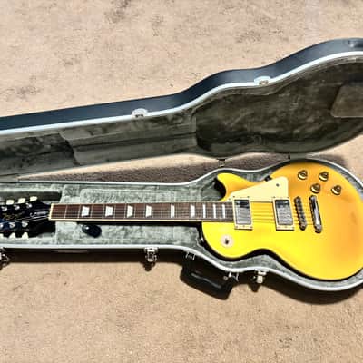 Epiphone 2023 Les Paul Standard '50's Gold Top Inspired By Gibson Model with a hard case image 1