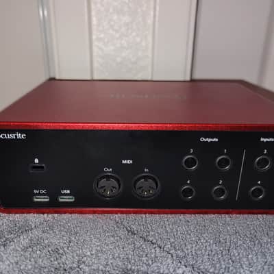 Focusrite Scarlett 4i4 4th Gen USB Audio Interface 2023 - Present - Red image 5