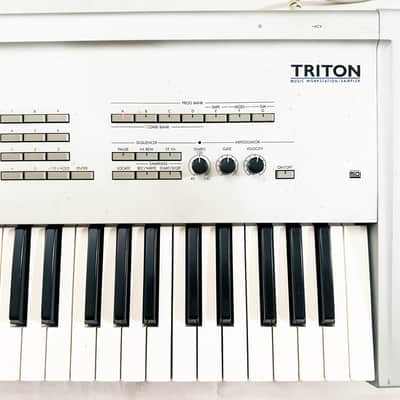 KORG Triton Classic 61 Synthesizer Workstation Made in JAPAN. Good Condition. Works Great !... image 11
