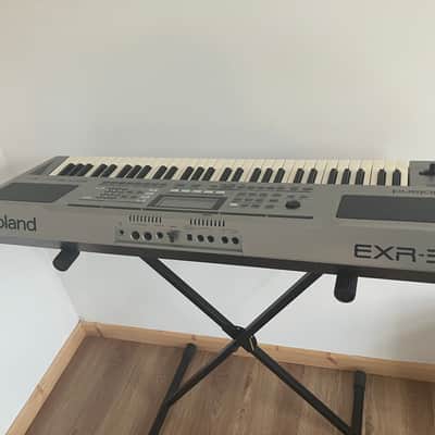Roland EXR-3 61-Key Interactive Arranger 2003 - 2005 - Black image 2