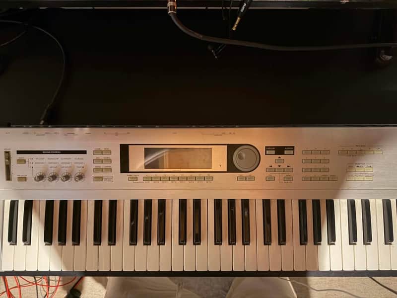 Korg Triton LE 61-Key 62-Voice Polyphonic Workstation 2000 - 2002 - Silver image 1