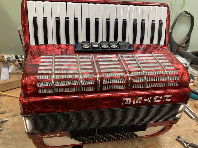 Accordion Hoyer Classic III 34/72/III/5/3 rot LMM image 1