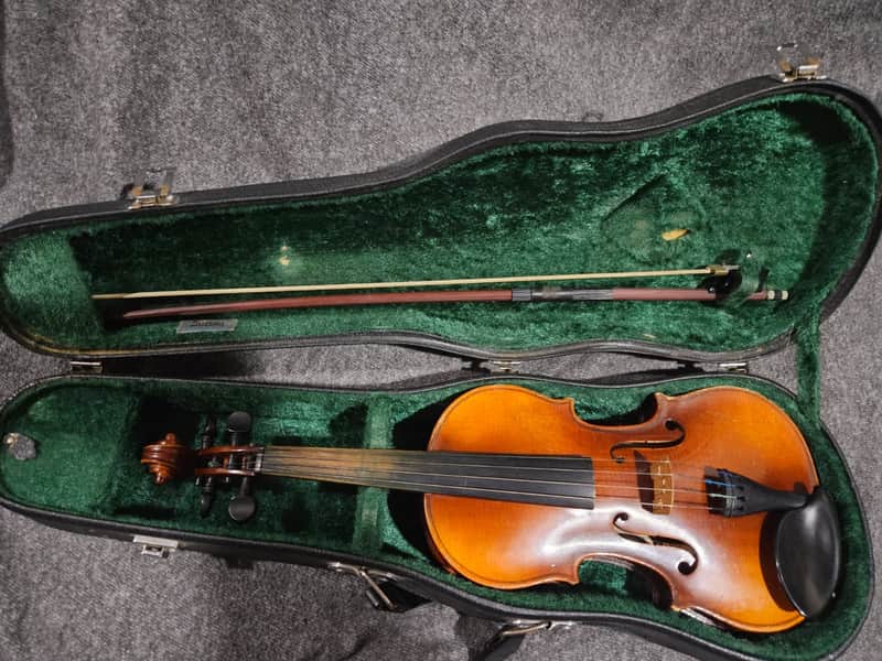 Suzuki Etude model 220 size 1/4 Violin, Japan w/ case & bow, Very Good Condition image 1