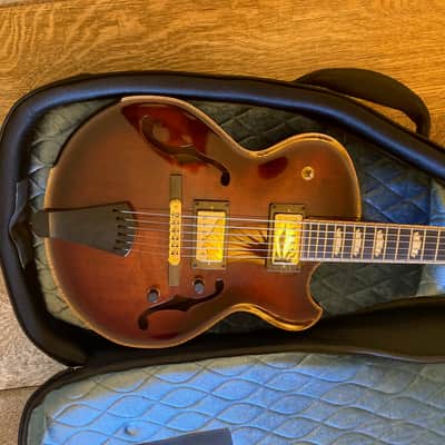 Victor Baker 14 Custom 2016 - Wine image 8