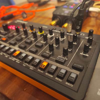 Roland T-8 AIRA Compact Beat Machine 2022 - Present - Black image 1