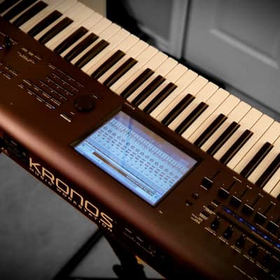 MUST SEE!!! KORG KRONOS 61 FULLY INSPECTED/SERVICED AND IN AMAZING CONDITION! image 18