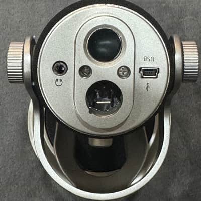 Blue Yeti Pro USB & XLR Condenser Microphone – Black image 8