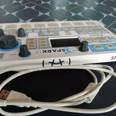 Immagine Arturia SparkLE MIDI Controller / Drum Machine 2013 - 2021 - White - 2