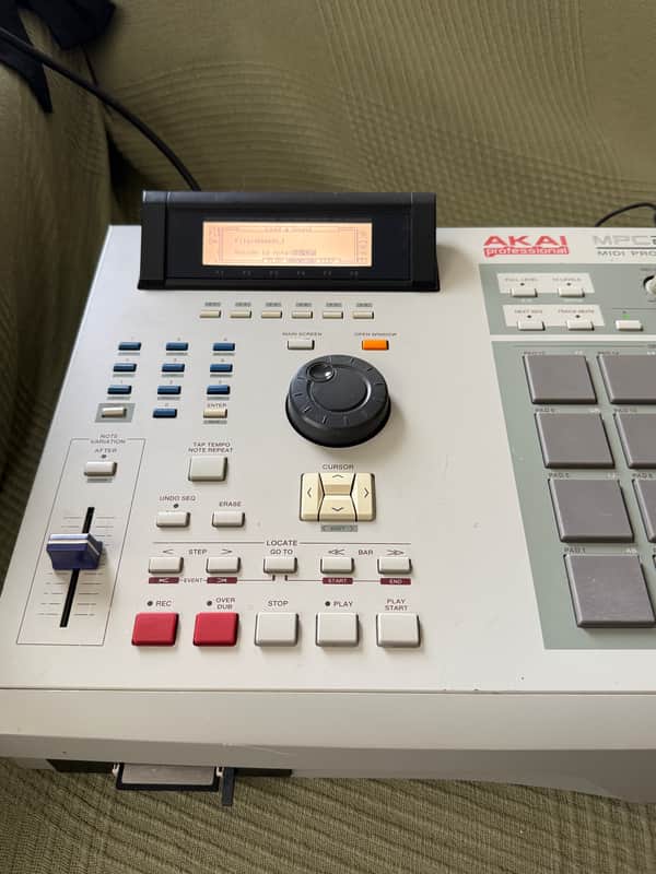 Akai MPC2000XL MIDI Production Center | Reverb Canada