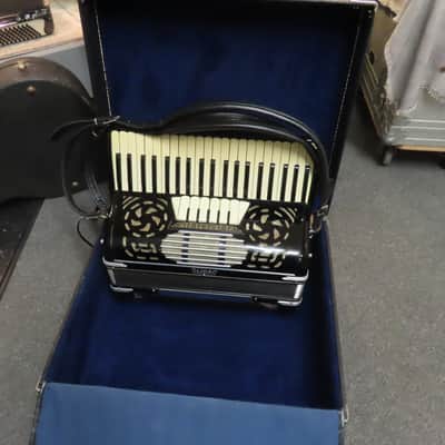 INTERNATIONAL LIRA 120 BASS ACCORDION MODEL 30 1960's BLACK EXCELLENT! image 13