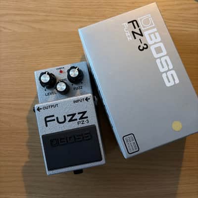 BOSS Fuzz FZ-3 ギターエフェクター 名機ファズ。歪み系の元祖ジミヘン・サウンド。おすすめのギター