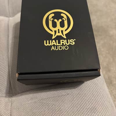 Walrus Audio ARP-87 Multi Function Delay Limited Edition - Gear Hero 2018 - Phone Red Texture / White Ink image 4