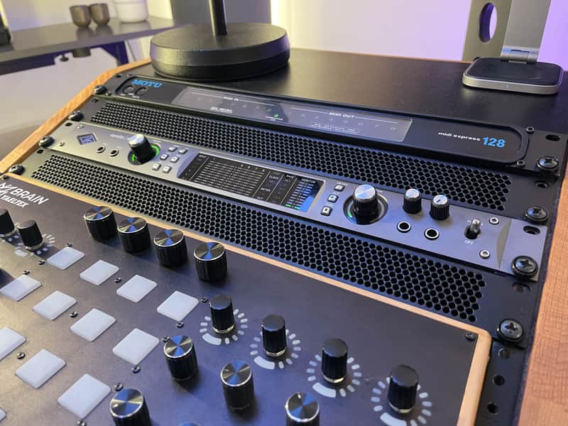 Universal Audio Apollo x8 Thunderbolt 3 Audio Interface 2018 - Present - Black image 1