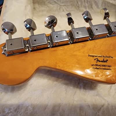 Squier Classic Vibe ’60s Stratocaster HSS Shell Pink + CME Pink Hardshell Case image 19