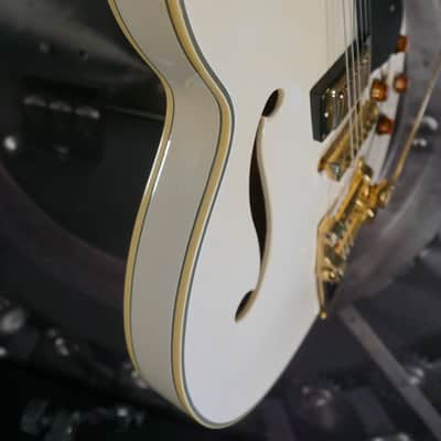 1997 Washburn J-9 Hollowbody w/ Bigsby – White – OHSC image 10