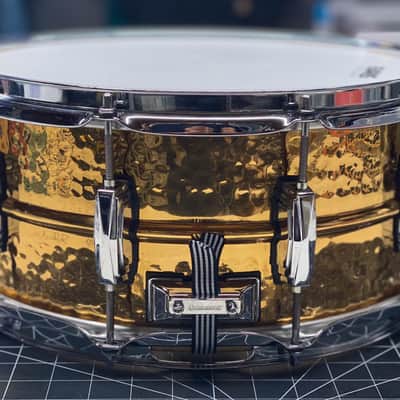 Ludwig LB552K Hammered Bronze 6.5x14" 10-Lug Snare Drum 1985 - 2020 - Clear-Lacquered Bronze image 3