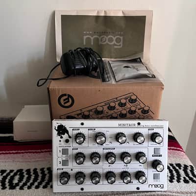Moog Minitaur Limited Edition White mint condition with box. image 13