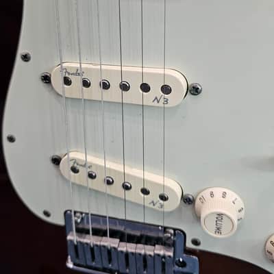 Fender American Deluxe Stratocaster with Maple Fretboard SSS 2015 3-Color Sunburst w/ Hard Case image 3