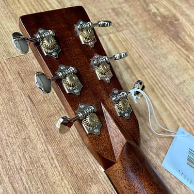 Martin Standard Series D-28 Natural image 17