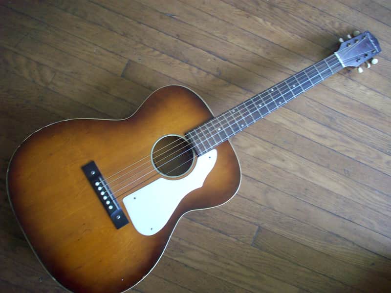 Silvertone 319 1960 - Sunburst image 1